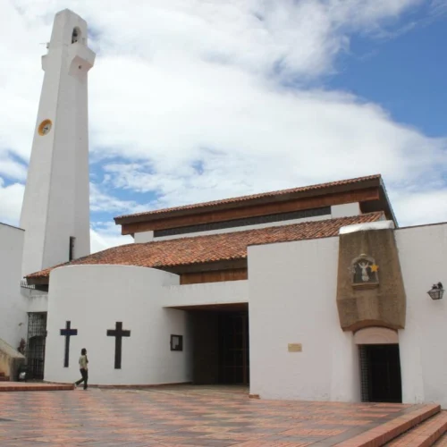 iglesia-guatavita-aborda-viajes-y-turismo-768x768